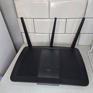 Linksys AC1750 Dual-Band Wi-Fi 5 Router EA7200 - Black - U